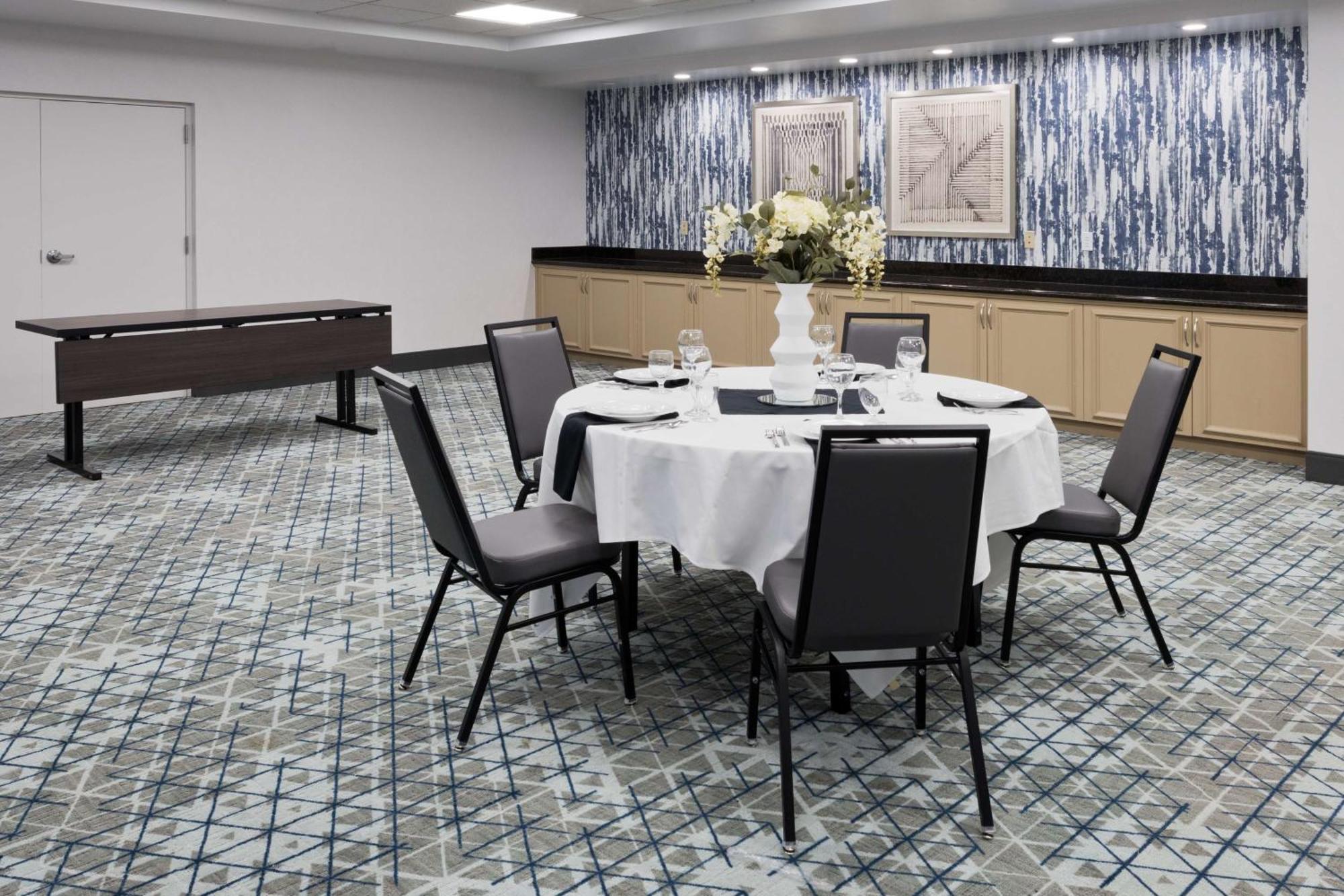 Hilton Garden Inn Birmingham Se/Liberty Park Exteriör bild